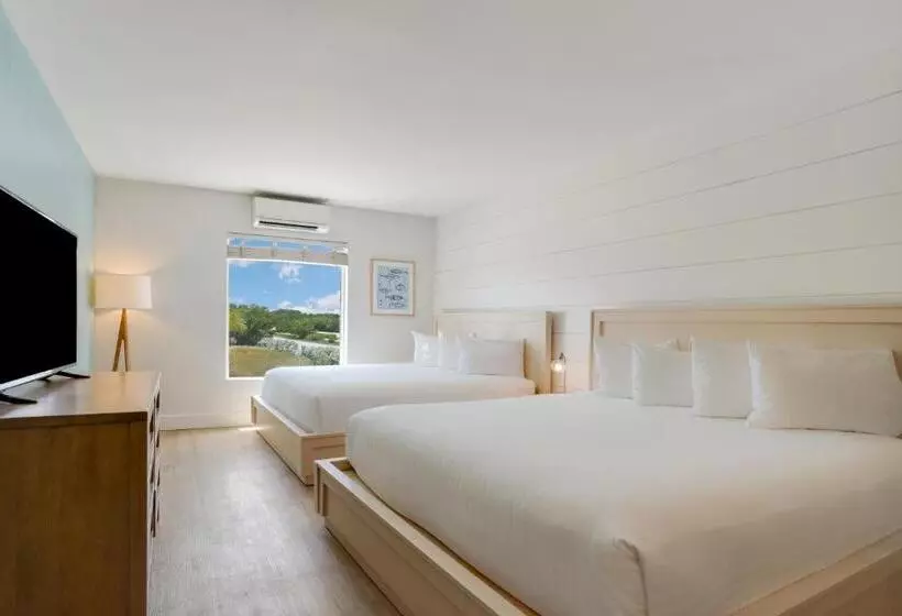 スタンダードスタジオ, Fisher Inn Resort & Marina