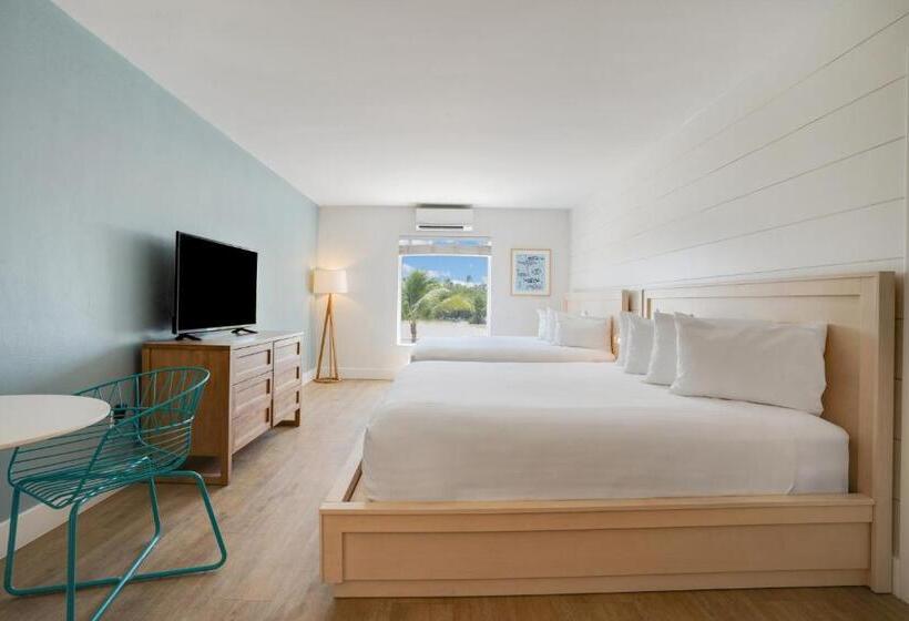 스탠다드 스튜디오, Fisher Inn Resort & Marina