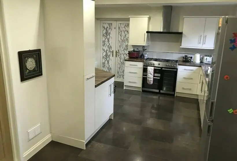 Standard-huone, Sage House