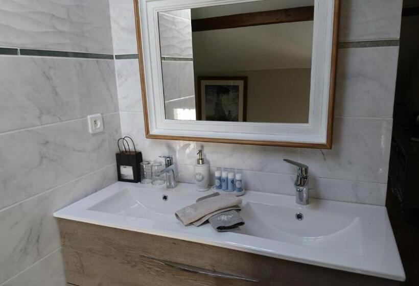 غرفة عائلية, Le Clos Du Cèdre