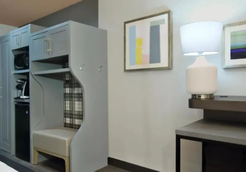キングサイズベッドのスイートルーム, Holiday Inn Hattiesburg North, An Ihg
