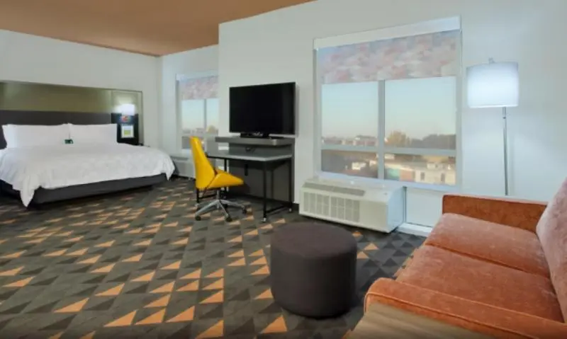 キングサイズベッドのスイートルーム, Holiday Inn Hattiesburg North, An Ihg