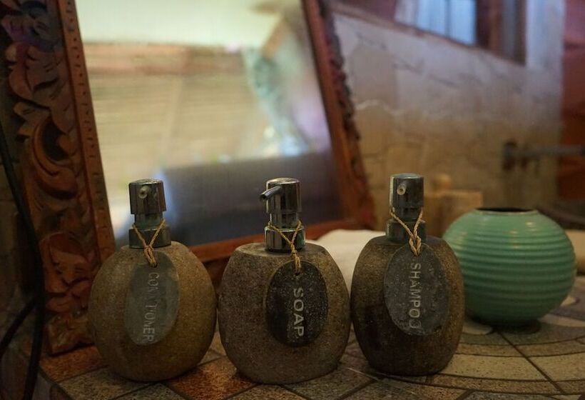 Pokój Standard, Udara Bali