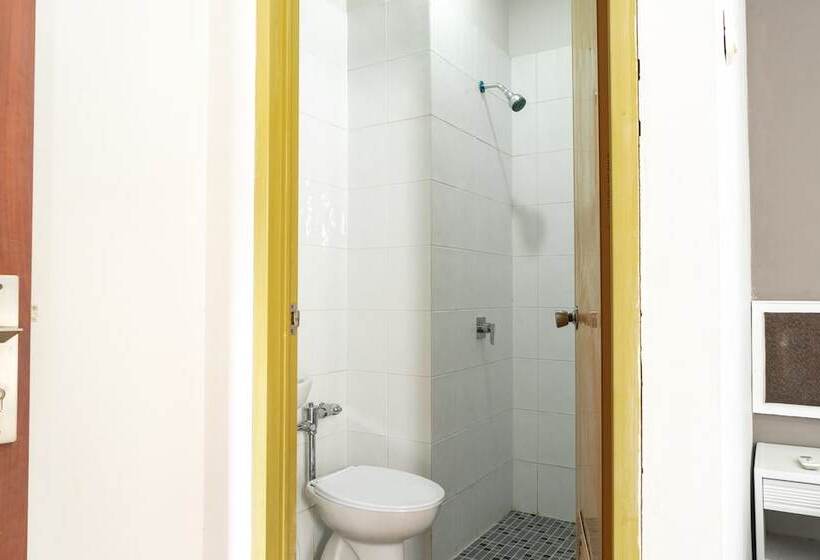 Номер Deluxe, Reddoorz Plus @ Sawah Besar