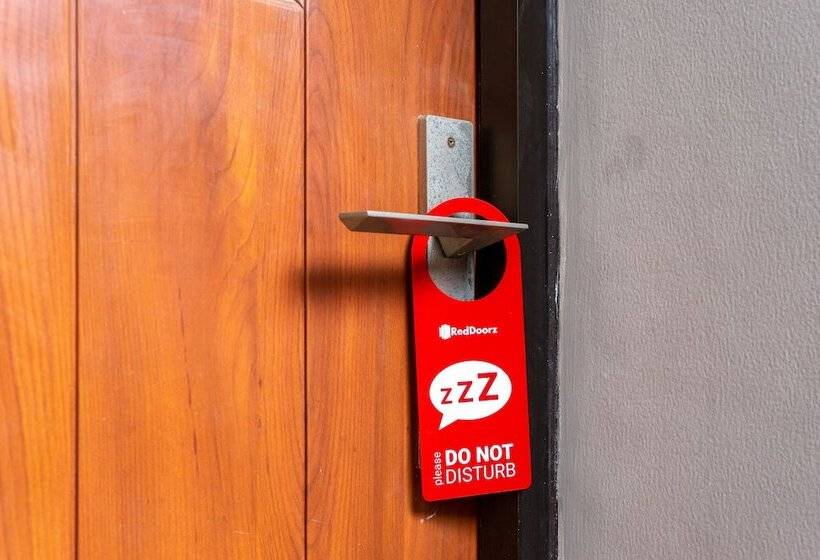 Номер Deluxe, Reddoorz Plus @ Sawah Besar