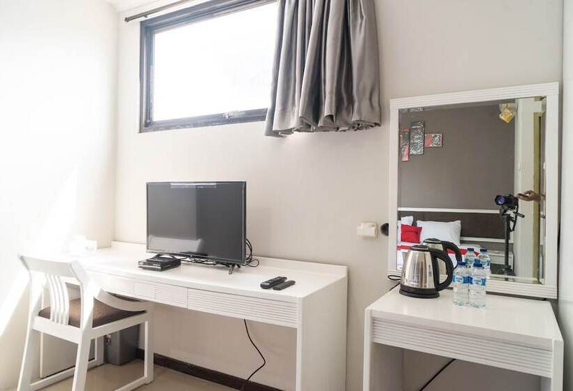 Номер Deluxe, Reddoorz Plus @ Sawah Besar