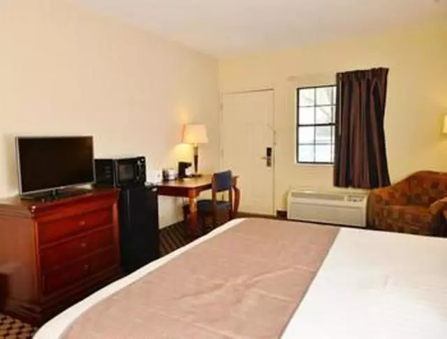 キングサイズベッドのデラックスルーム, Americas Best Value Inn Tunica Resort