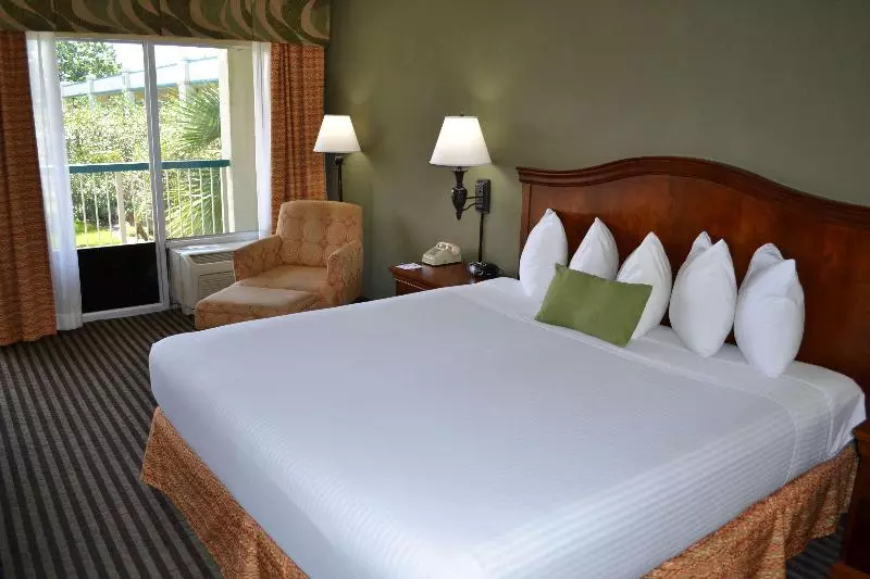 キングサイズベッドのスタンダードルーム, Best Western Downtown Stuart
