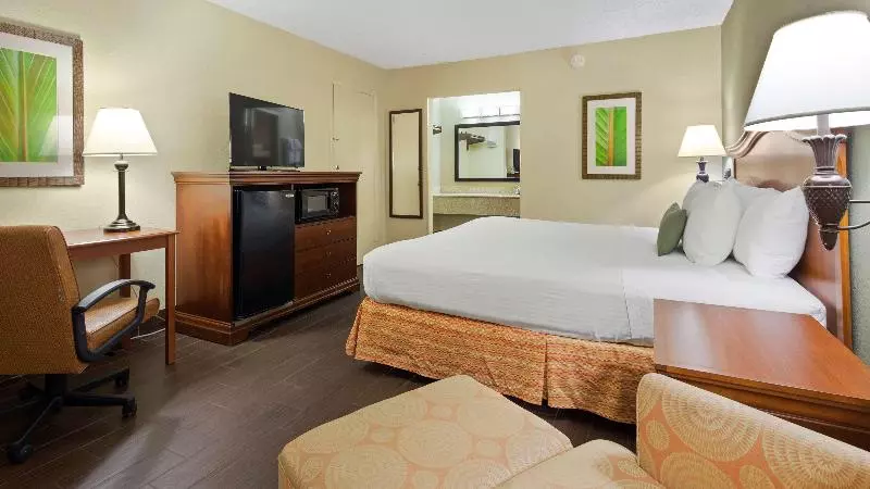 キングサイズベッドのスタンダードルーム, Best Western Downtown Stuart