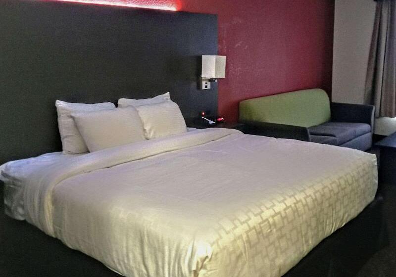 חדר סטנדרט עם מיטת קינג, Clarion Pointe Evansville North