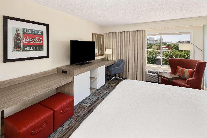 اتاق استاندارد با تخت بزرگ, Hampton Inn Atlantageorgia Techdowntown
