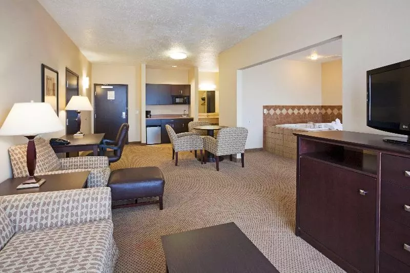 キングサイズベッドのスイートルーム, Holiday Inn Express Hotel & Suites Sioux Falls Brandon, An Ihg