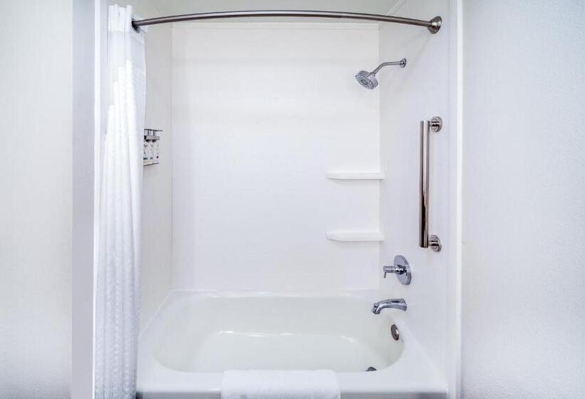 חדר סטנדרט עם מיטת קינג, Holiday Inn Express & Suites Sulphur   Lake Charles, An Ihg