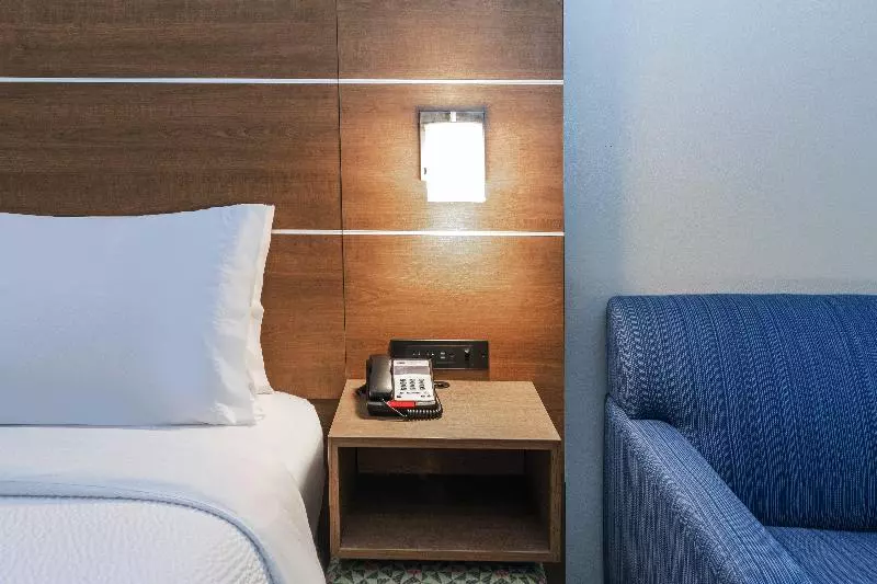 キングサイズベッドのスイートルーム, Holiday Inn Express & Suites Sulphur   Lake Charles, An Ihg