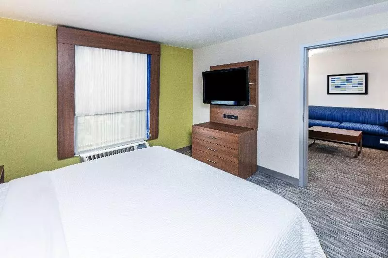 キングサイズベッドのスイートルーム, Holiday Inn Express & Suites Sulphur   Lake Charles, An Ihg