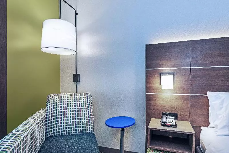 キングサイズベッドのスタンダードルーム, Holiday Inn Express & Suites Sulphur   Lake Charles, An Ihg