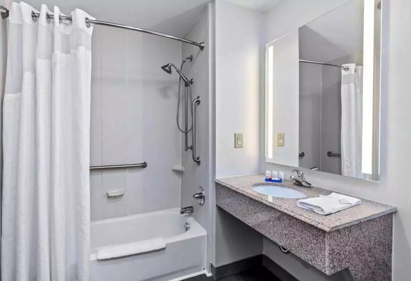 身障者適用キングサイズベッドルーム, Holiday Inn Express New Albany, An Ihg
