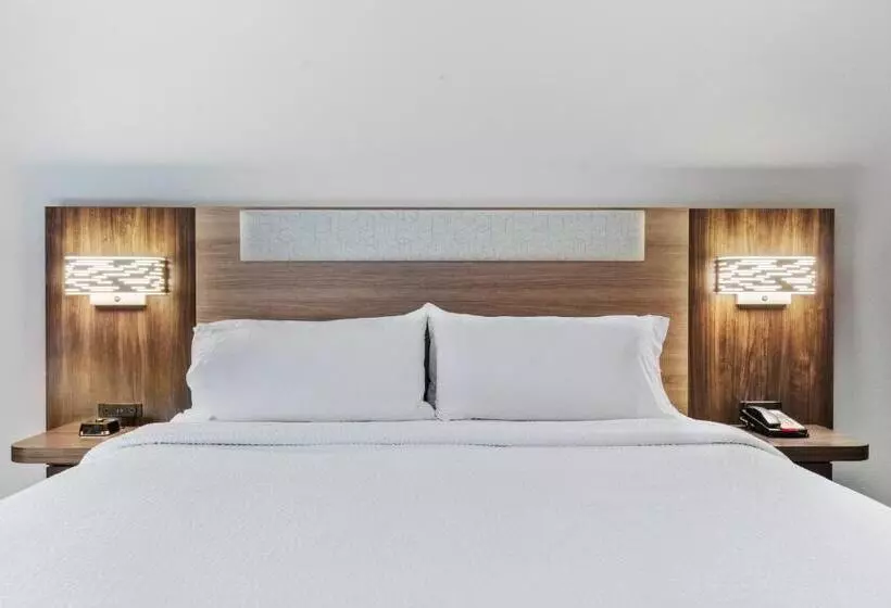 身障者適用キングサイズベッドルーム, Holiday Inn Express New Albany, An Ihg