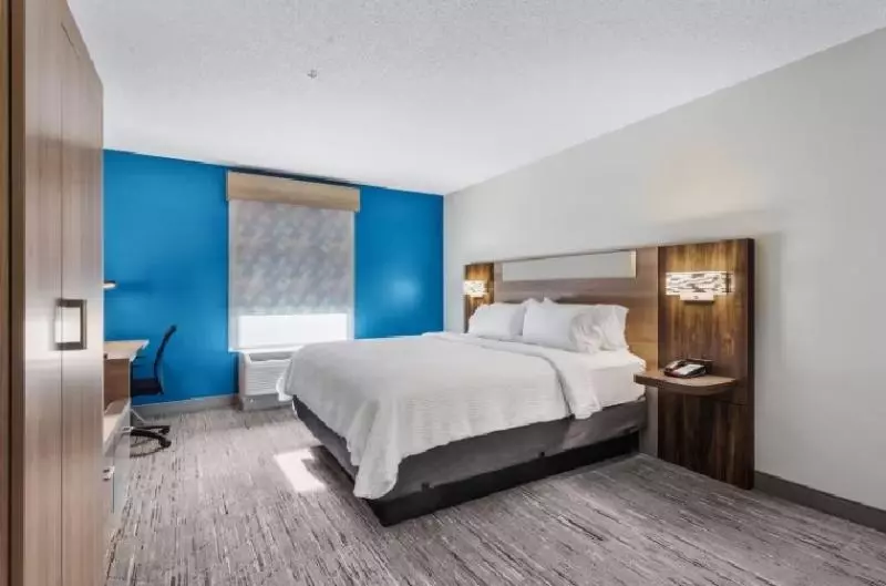 キングサイズベッドのスタンダードルーム, Holiday Inn Express New Albany, An Ihg