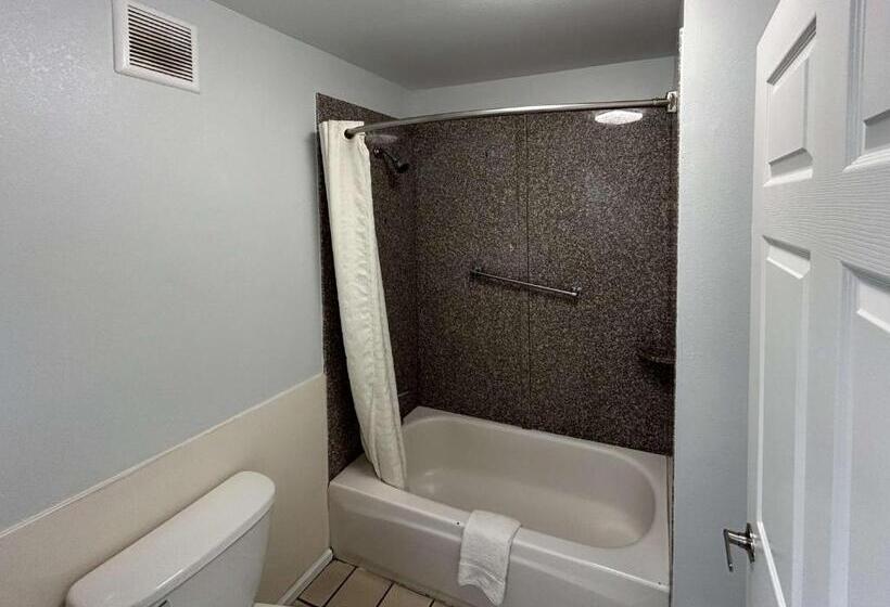 חדר סטנדרט עם מיטת קינג, Motel 6 Denham Springs, La