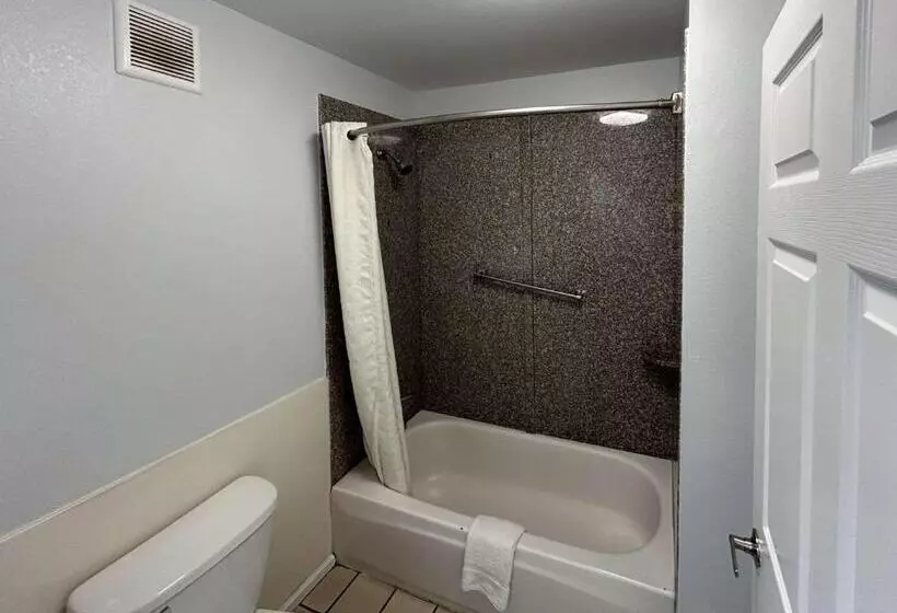 キングサイズベッドのスタンダードルーム, Motel 6 Denham Springs, La