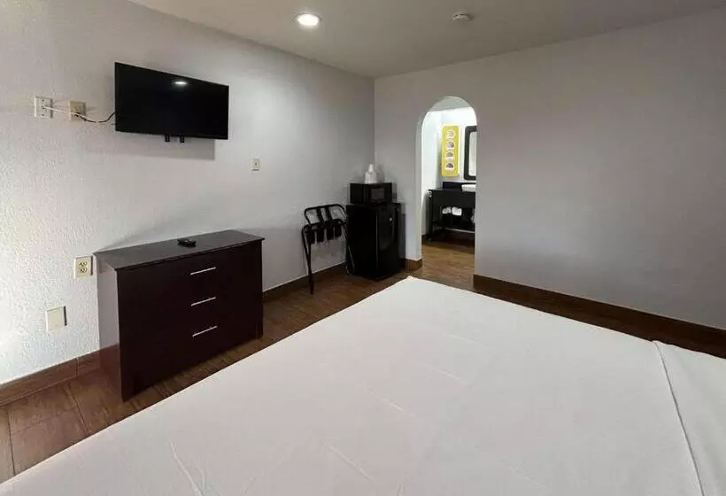 キングサイドベッドのスタンダードワンルーム, Motel 6 Denham Springs, La