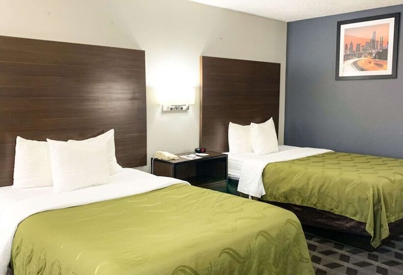 带2个双人床的标准工作室, Quality Inn