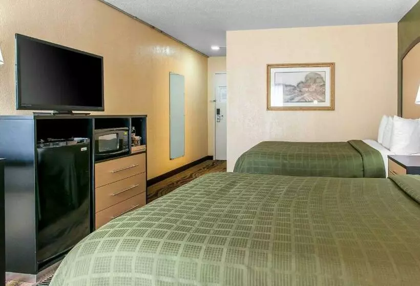 ２ダブルベッドのスタンダードルーム, Quality Inn Conference Center Logansport