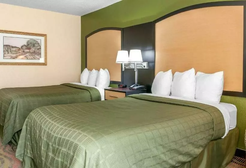 ２ダブルベッドのスタンダードルーム, Quality Inn Conference Center Logansport