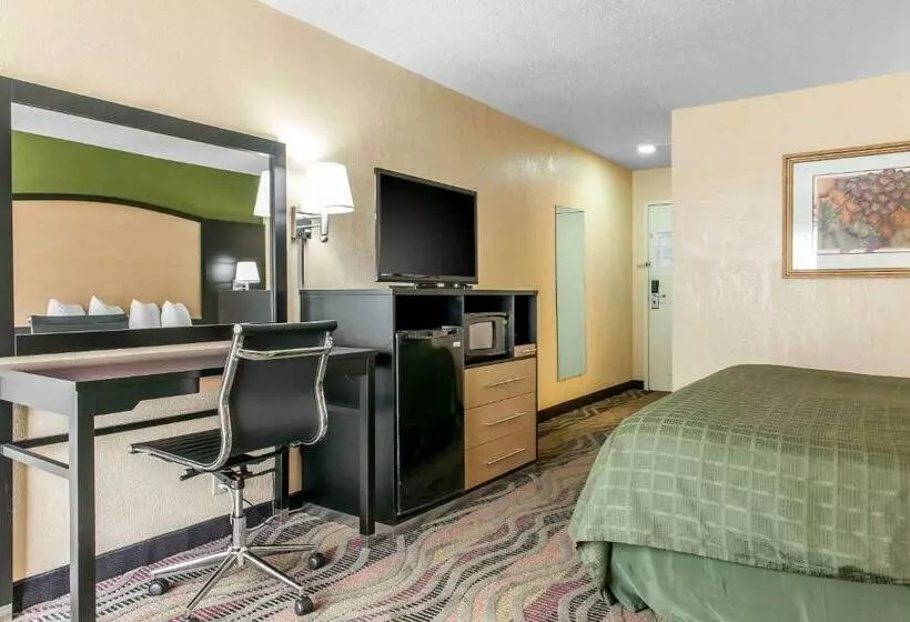 キングサイズベッドのスタンダードルーム, Quality Inn Conference Center Logansport
