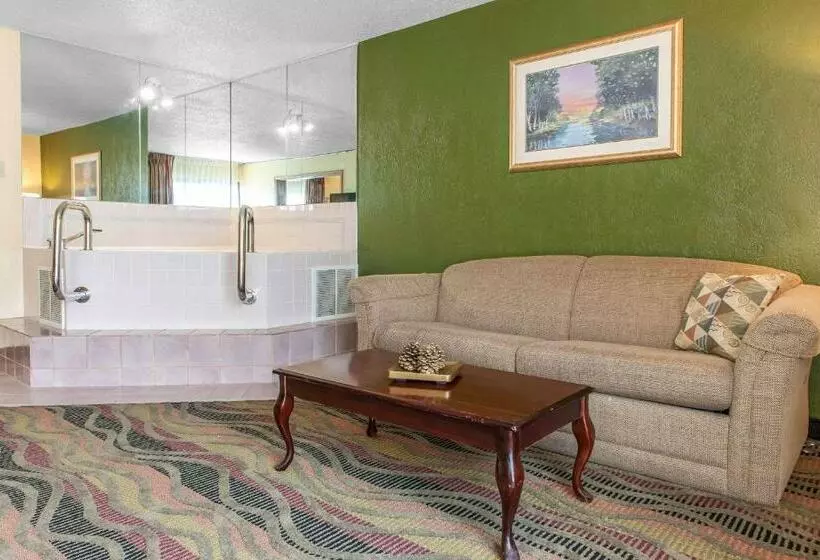 キングサイズベッドのスイートルーム, Quality Inn Conference Center Logansport