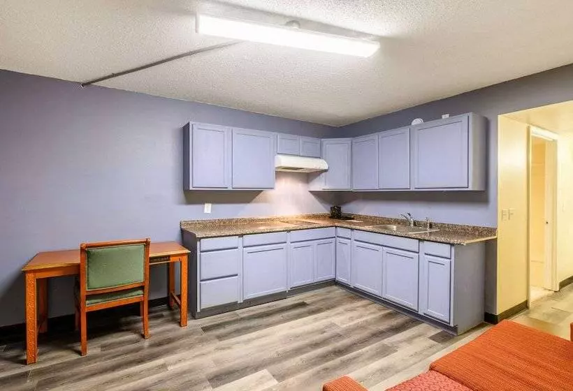スイート, Quality Inn New Orleans I10 East