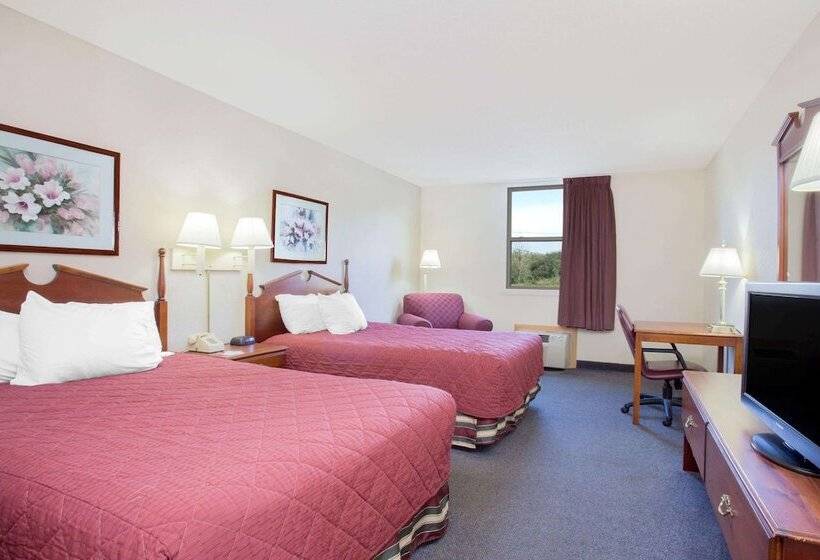 Номер Стандарт 2 Двуспальные Кровати, Ramada By Wyndham Angola/fremont Area
