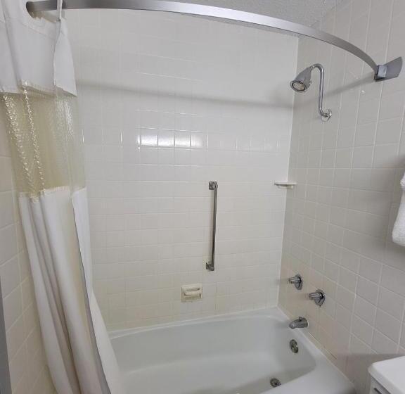 غرفه قياسيه سريرين مزدوجين, Ramada By Wyndham Angola/fremont Area