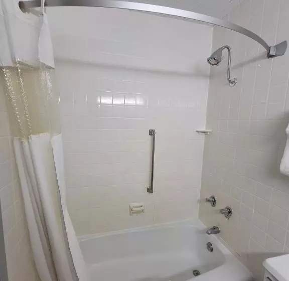 ２ダブルベッドのスタンダードルーム, Ramada By Wyndham Angola/fremont Area