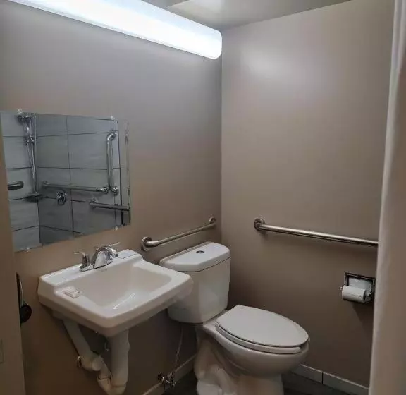 身障者適用キングサイズベッドルーム, Ramada By Wyndham Angola/fremont Area