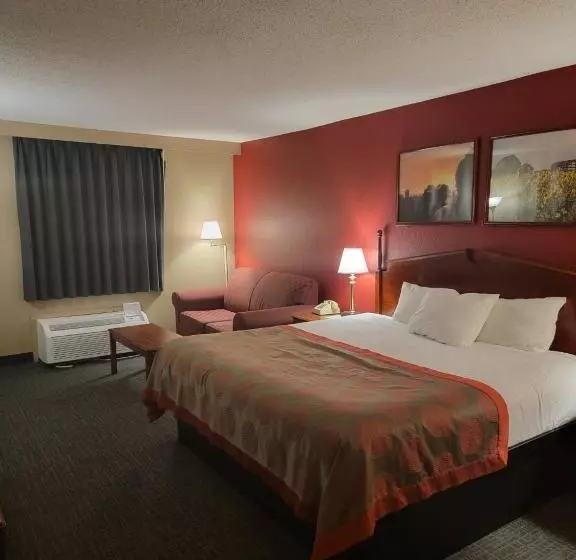 身障者適用キングサイズベッドルーム, Ramada By Wyndham Angola/fremont Area