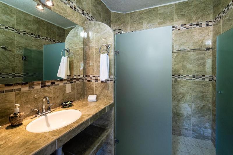 شقة غرفة واحدة, Casas Garcia