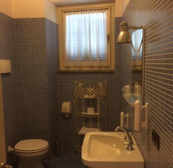 标准单人间, Risi