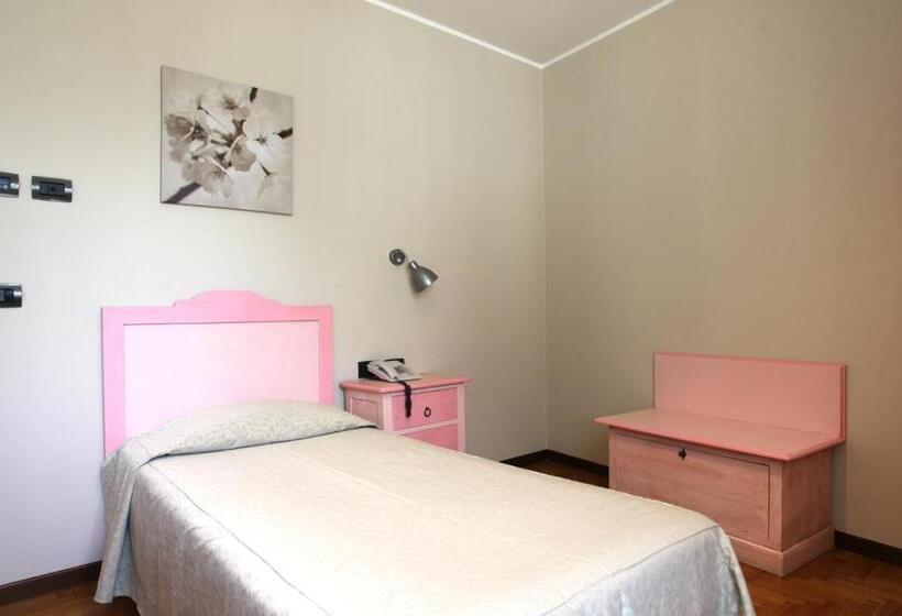 标准单人间, Risi