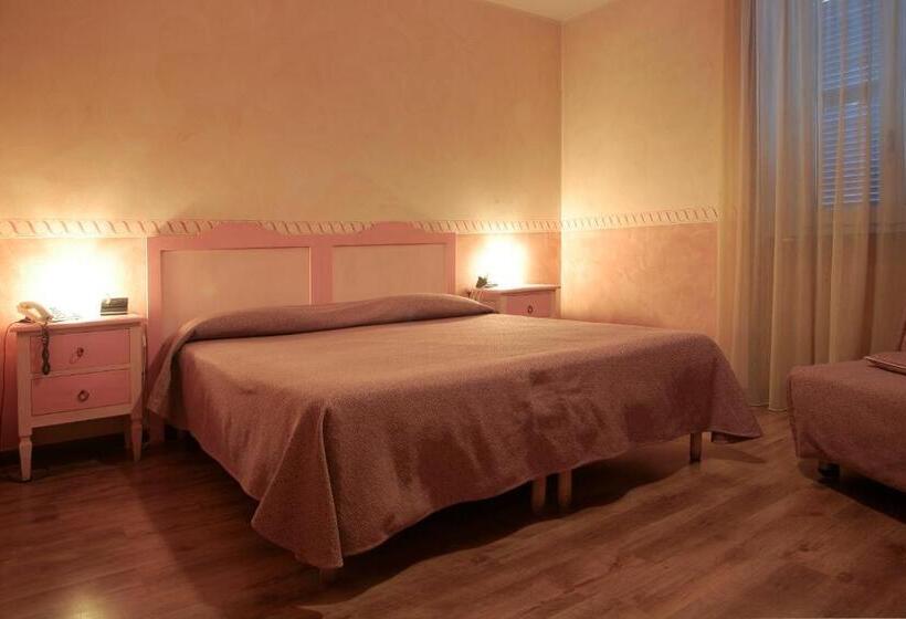 标准间带湖景, Risi