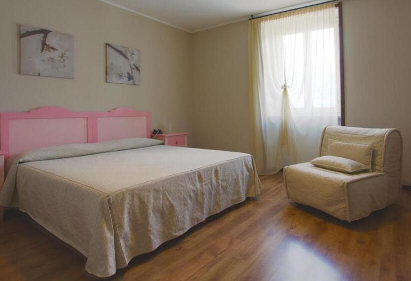 标准三人间, Risi