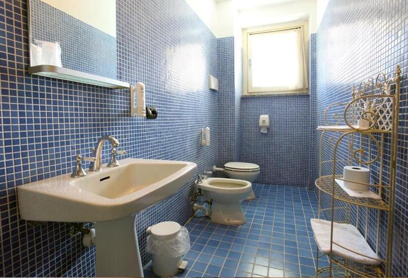 标准三人间, Risi