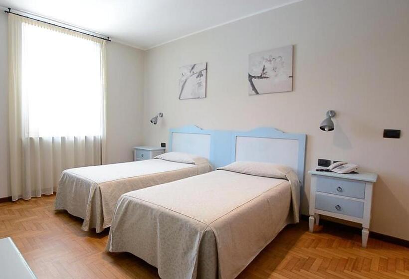 标准间带湖景, Risi