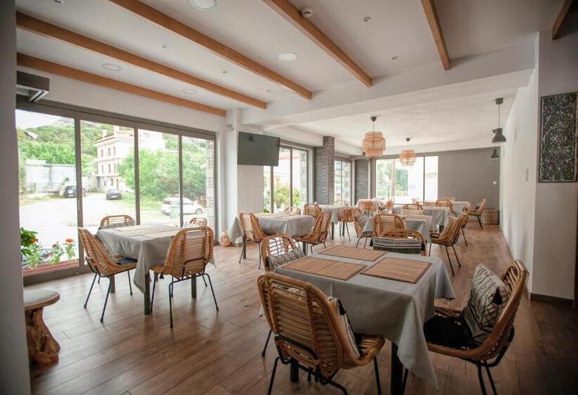 חדר סטנדרט עם מרפסת, Oikia Guesthouse