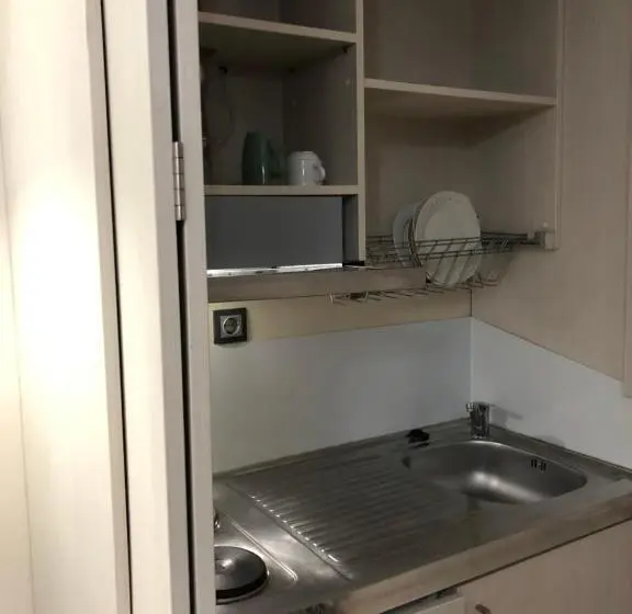 スタンダードスタジオ, Roomotel Apartments