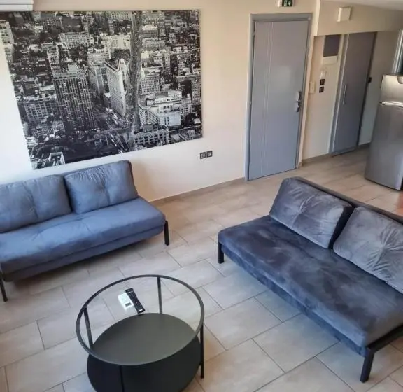 デラックススタジオ, Roomotel Apartments