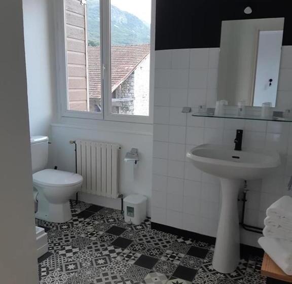 غرفة قياسية ثلاثية مزودة بشرفة, Le Haylton