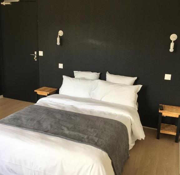 غرفة قياسية ثلاثية مزودة بشرفة, Le Haylton