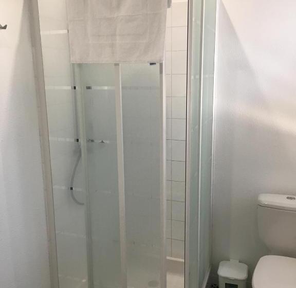 غرفة قياسية ثلاثية مزودة بشرفة, Le Haylton